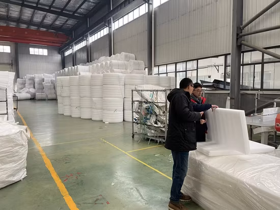 磁器食器を保護するための滑り止めプラスチックフォームライナー